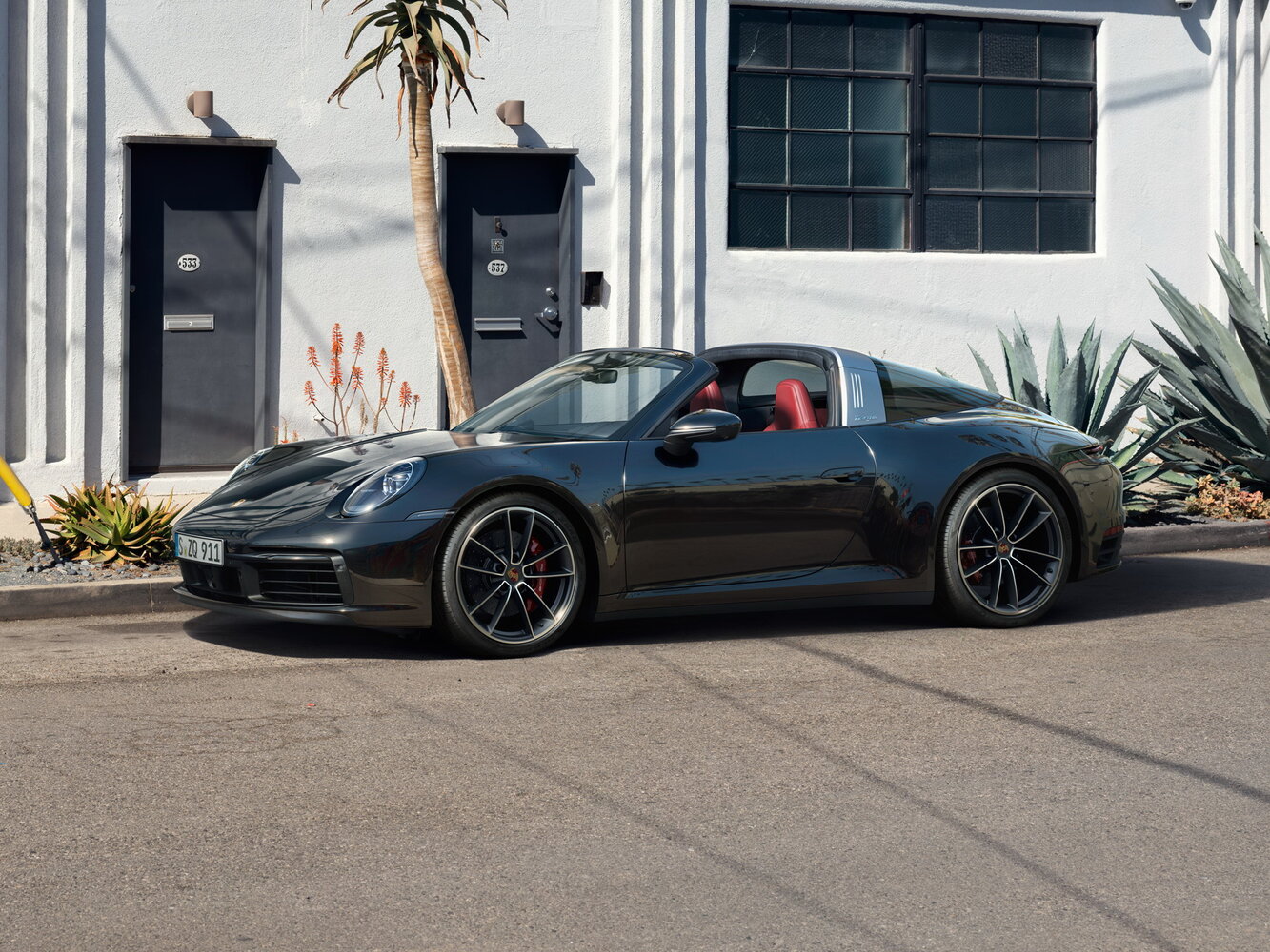 911